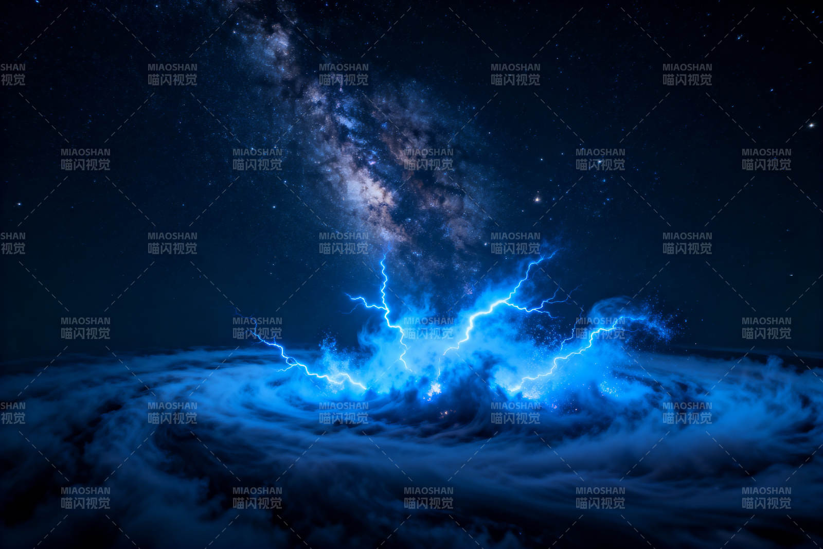 宇宙风暴中的闪电奇观图片
