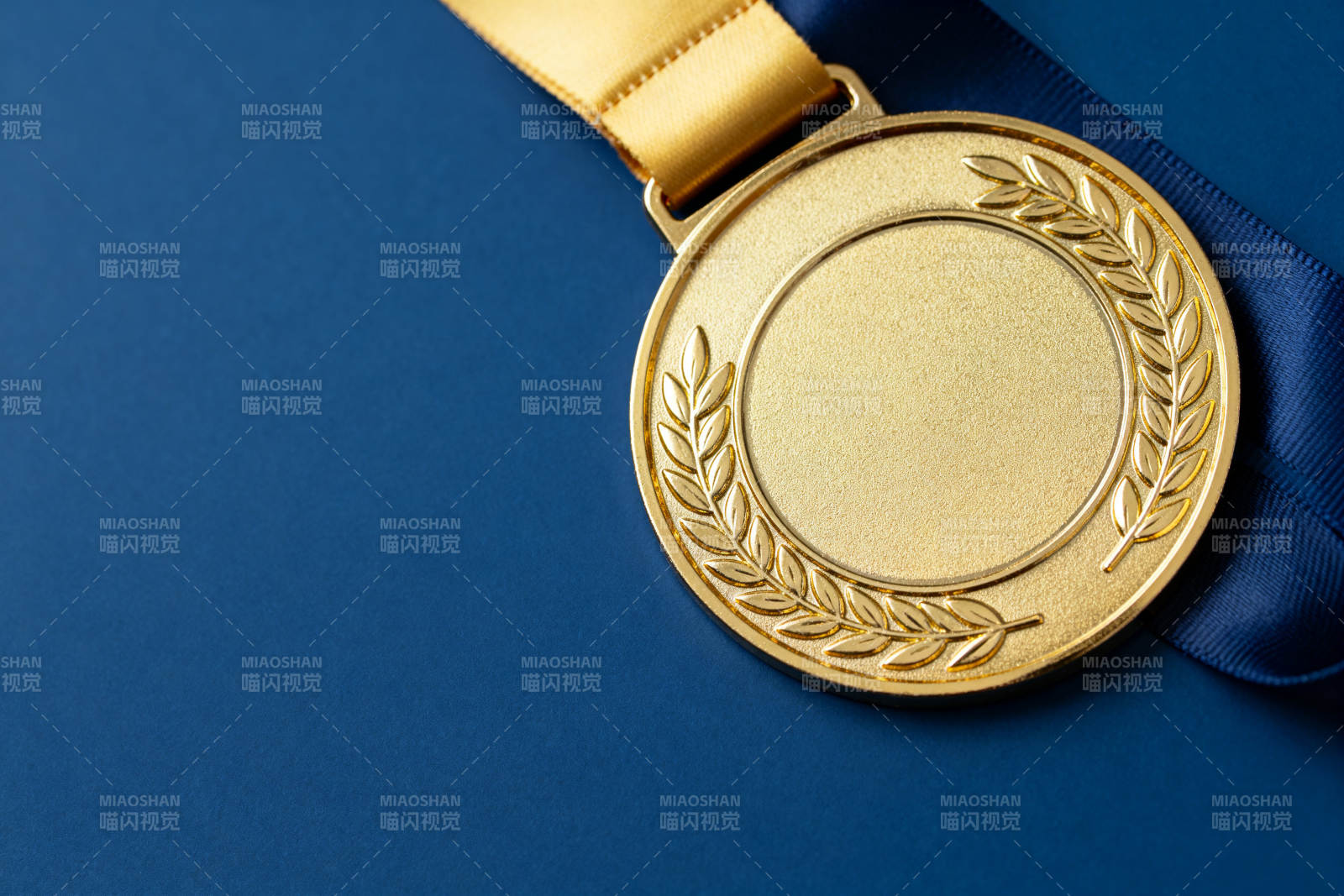 金色奖牌特写展示图片