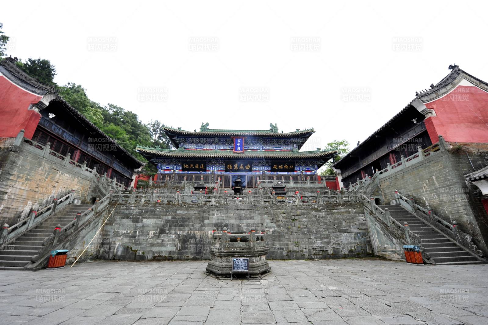 武当山古寺庭院风光图片