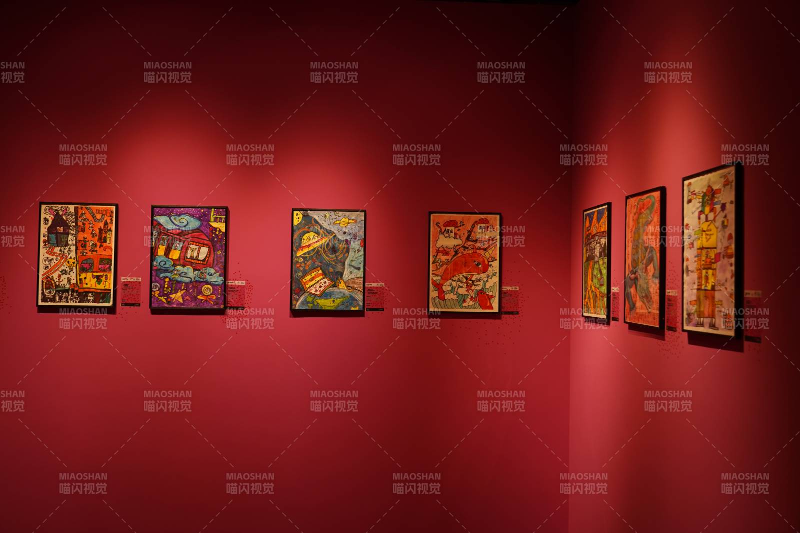 画廊里的艺术展图片