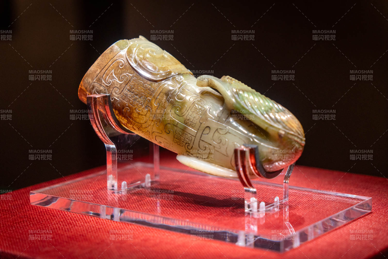 玉雕龙形杯图片