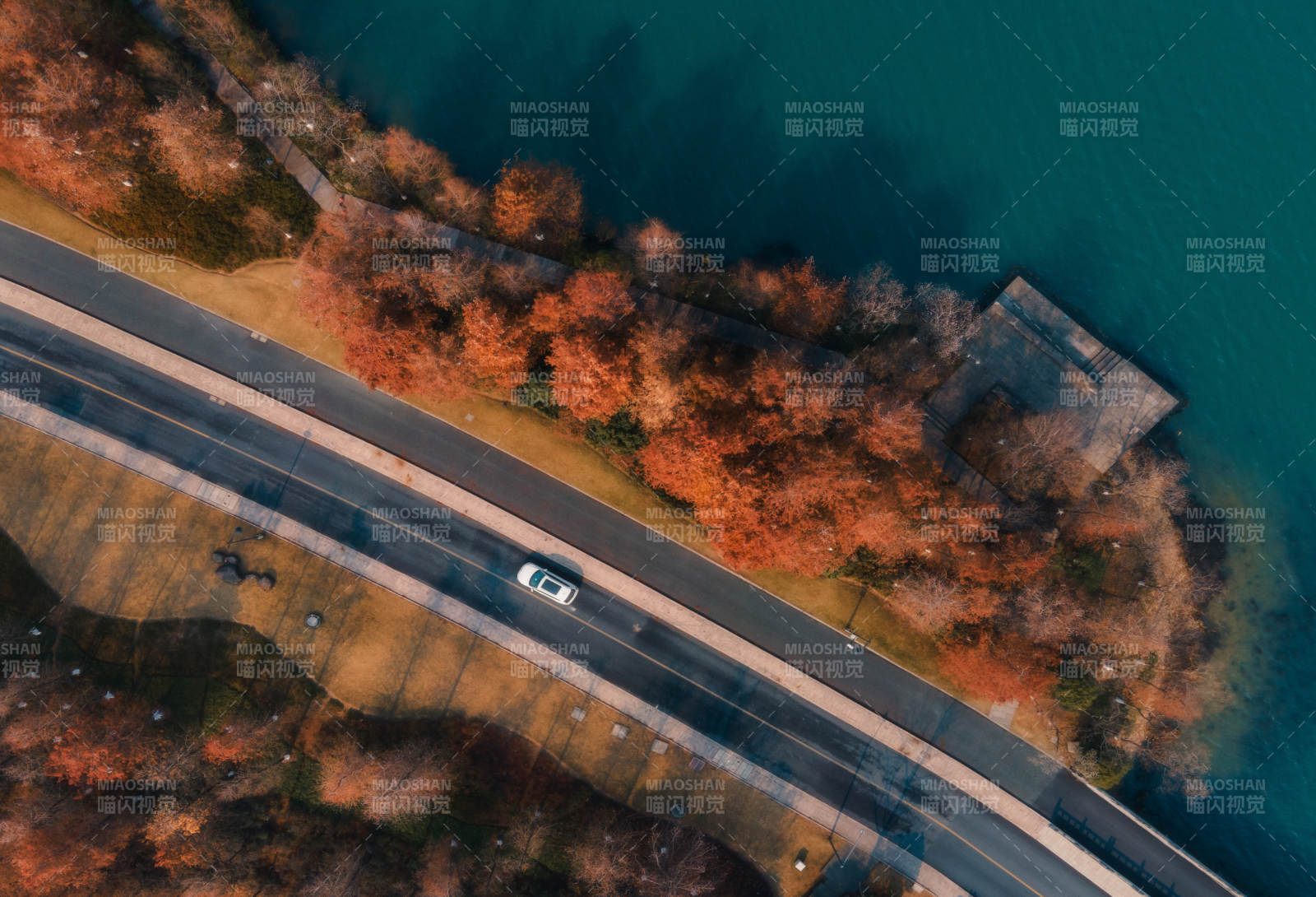 秋湖公路美景图片