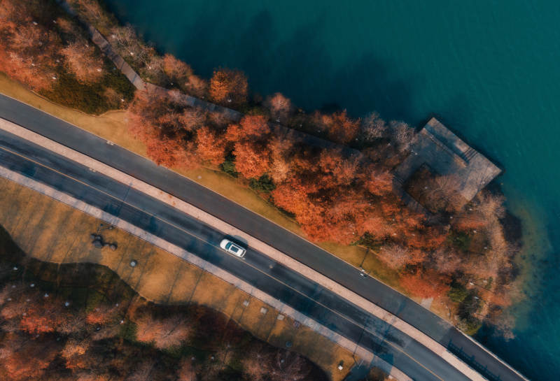 秋湖公路美景图片
