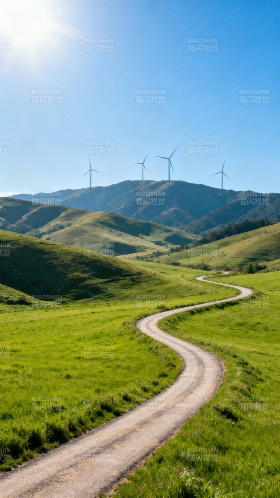 风车山径绿野行图片