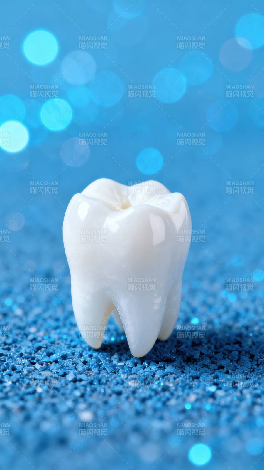 洁白牙齿 闪耀蓝光图片