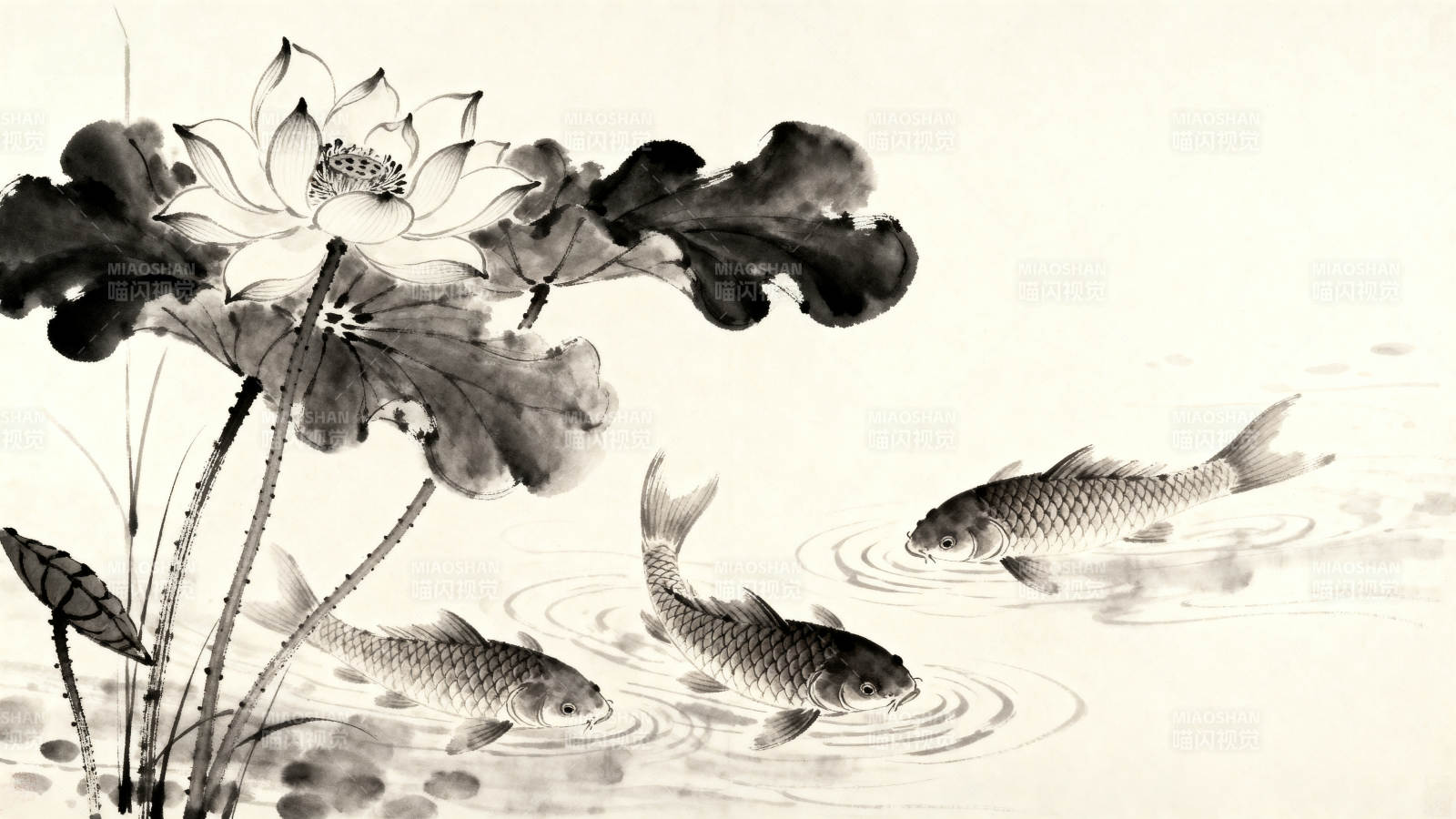 水墨荷花与游鱼图片