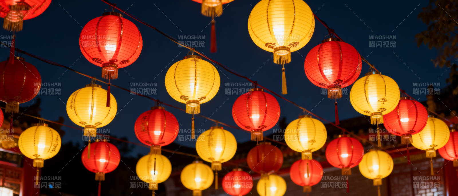 红黄灯笼高高挂图片