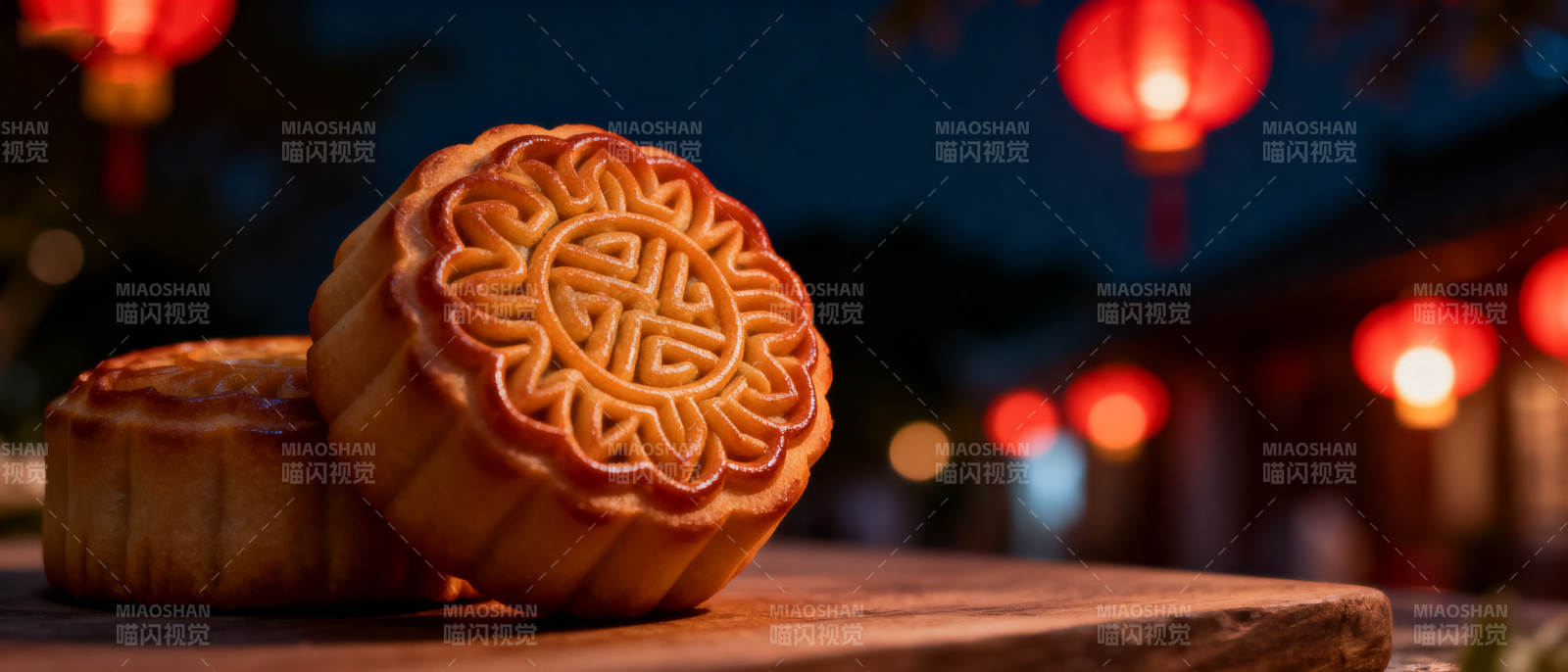 中秋月饼与红灯笼图片