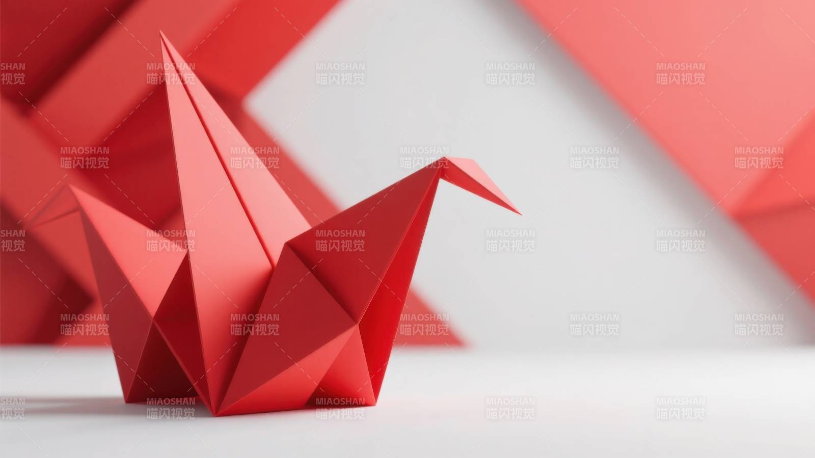 红色折纸鹤艺术展示图片