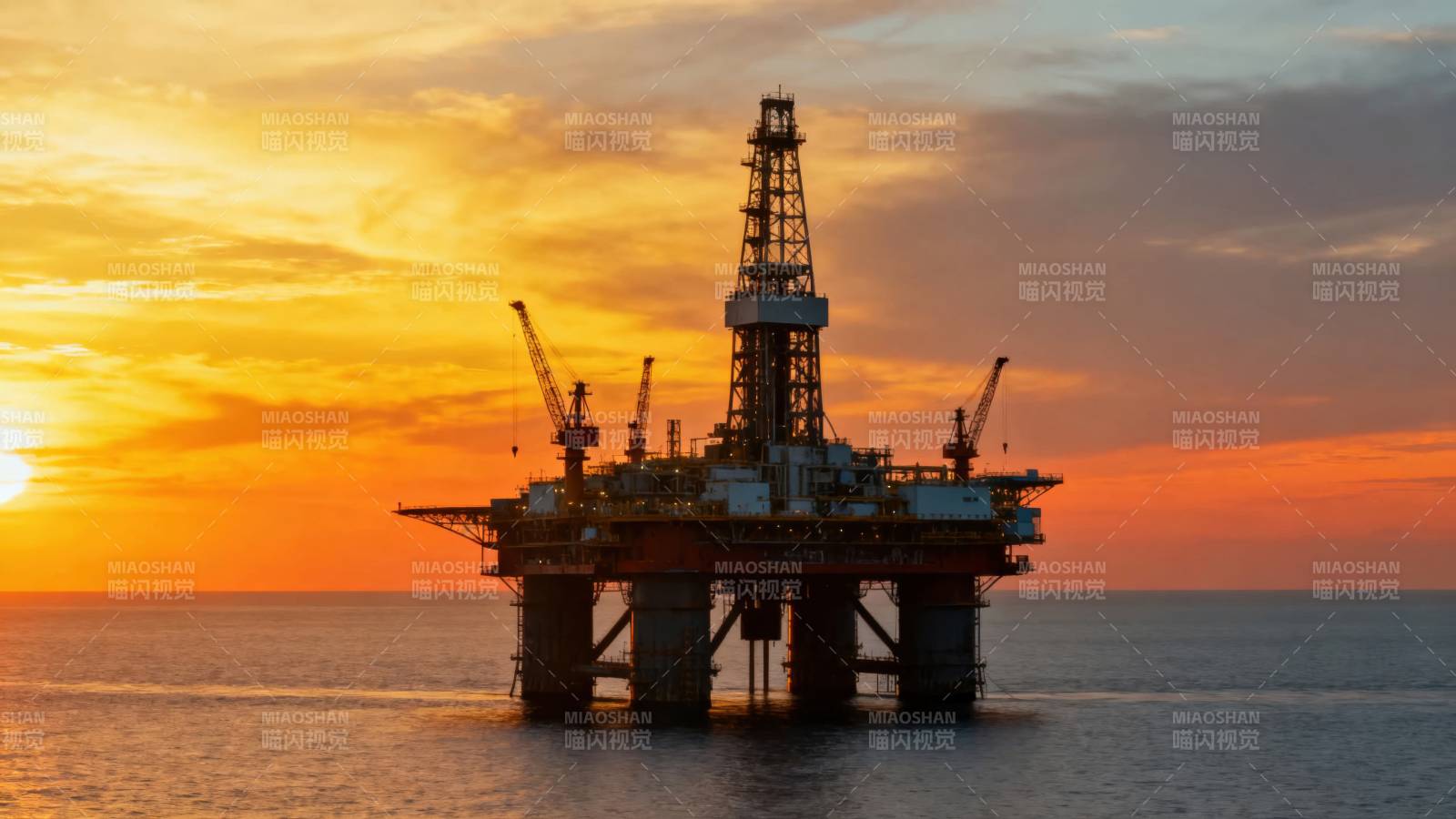 海上石油钻井平台日落图片