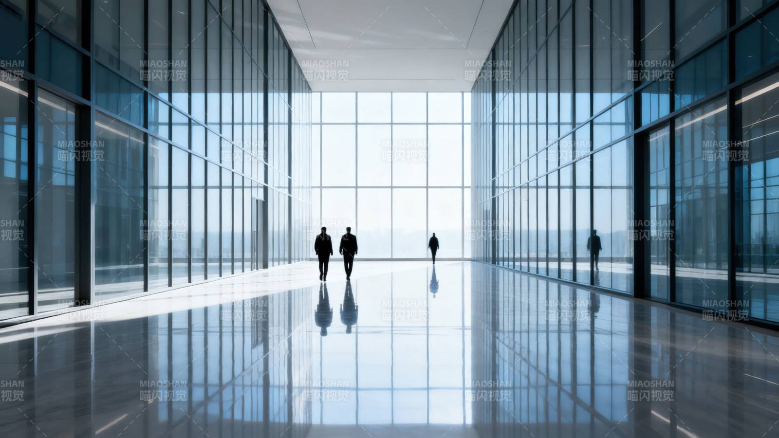 现代建筑内部人物剪影图片