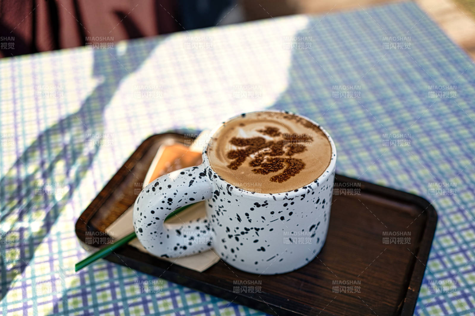 咖啡杯上的艺术图片