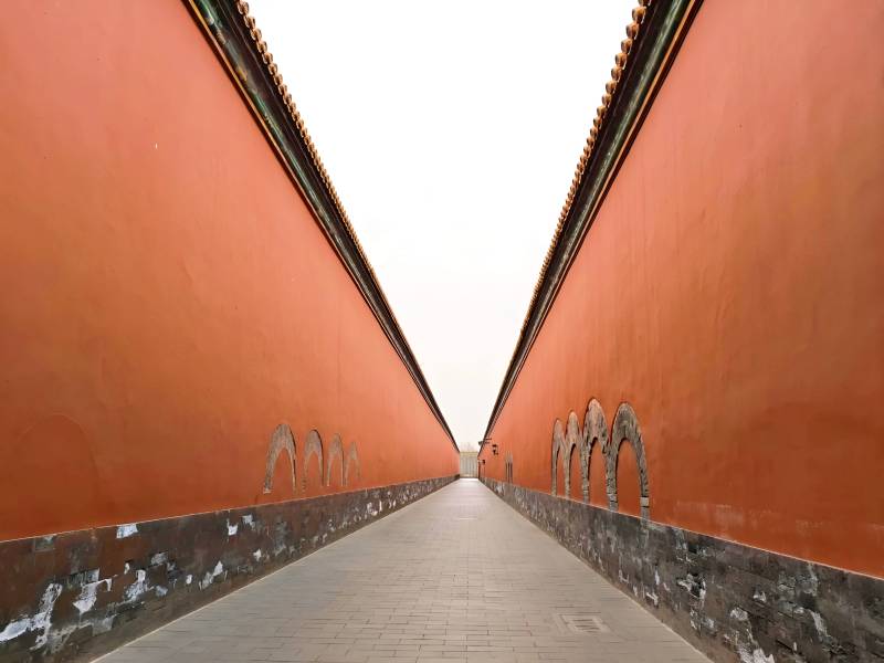 红墙夹道 通向远方图片