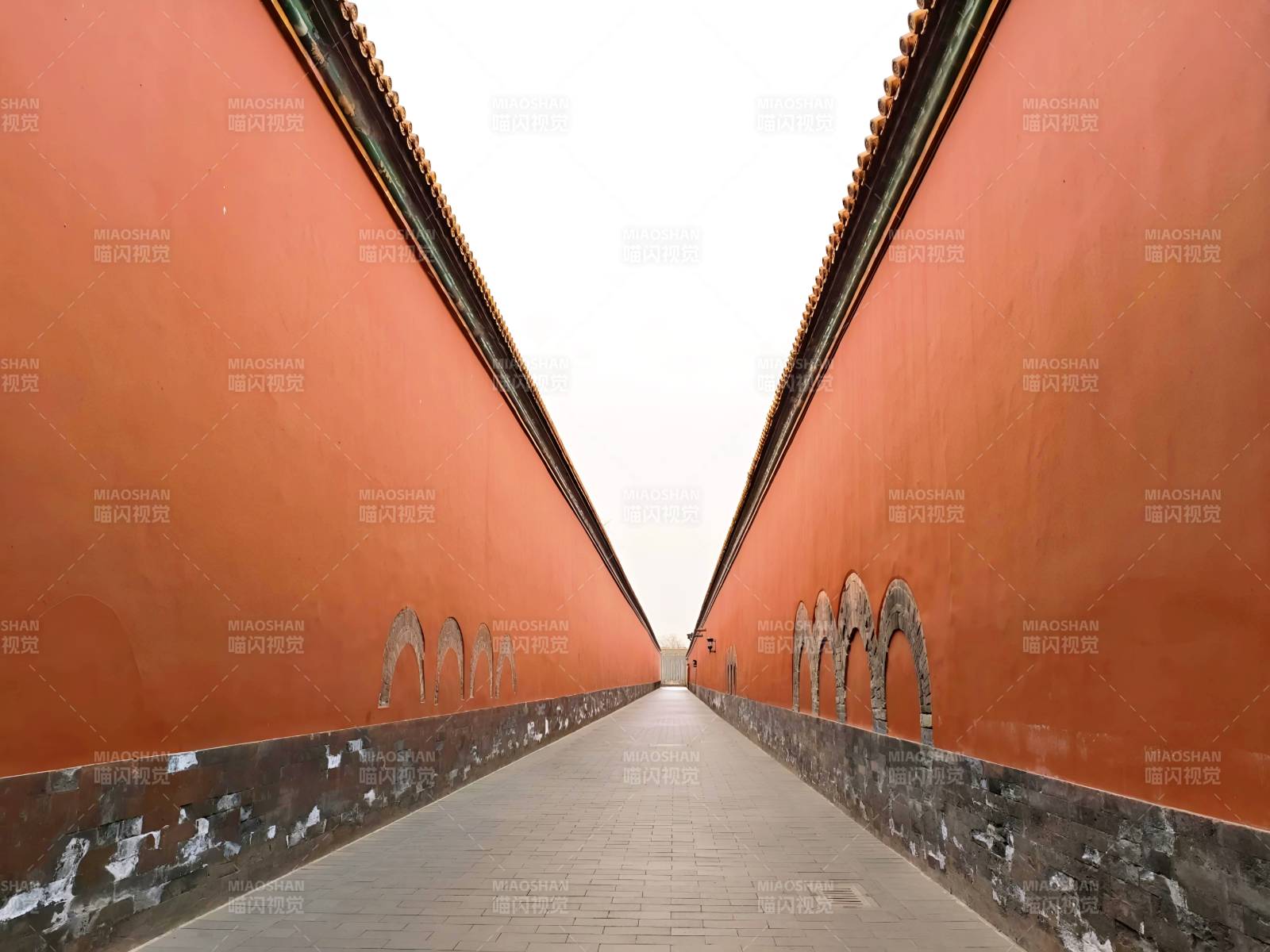 红墙夹道 通向远方图片