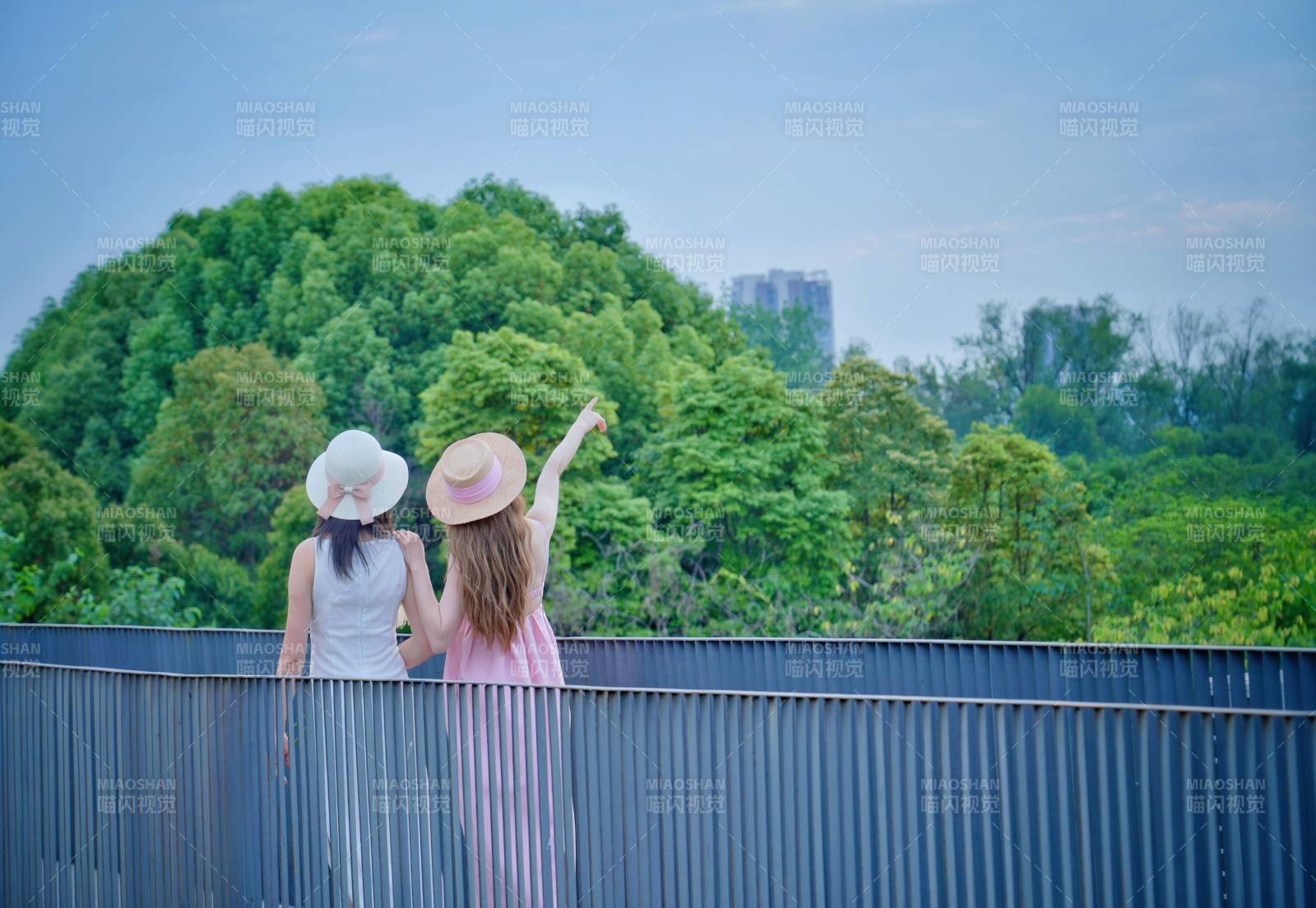 青龙湖闺蜜照图片