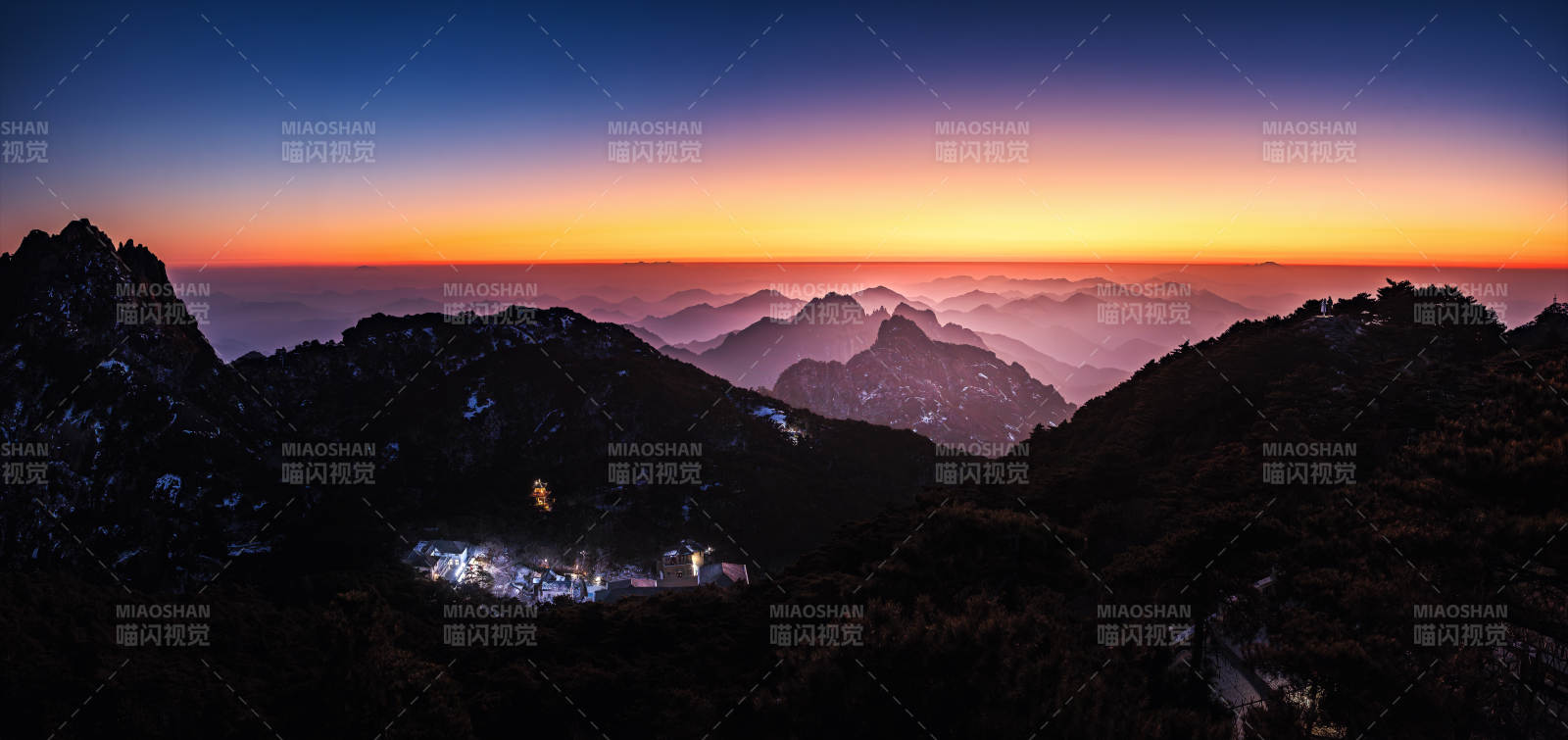 山巅日出美景 黄山图片