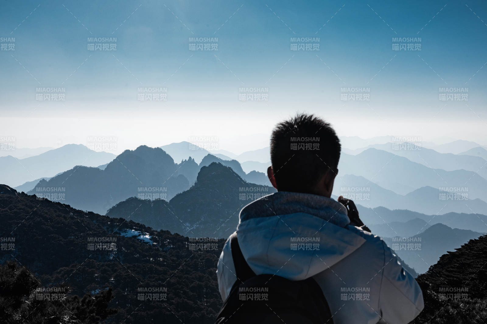 登高望远 心旷神怡图片