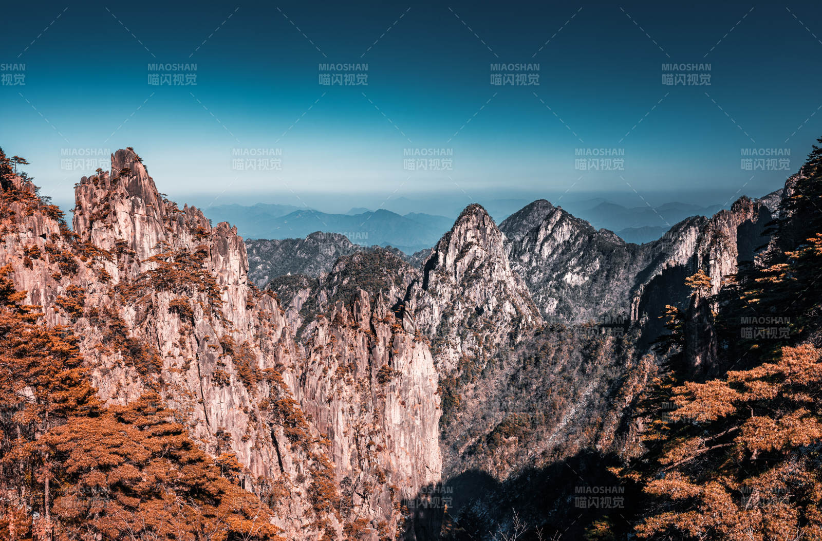 山峦叠嶂秋色浓  黄山图片