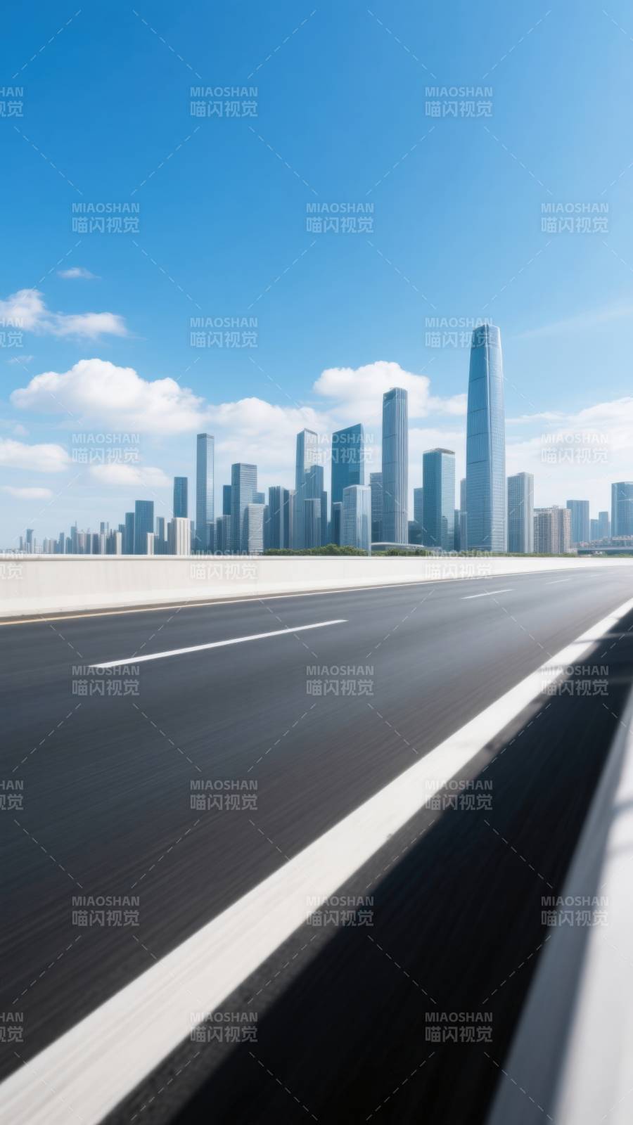 城市天际线与高速公路图片