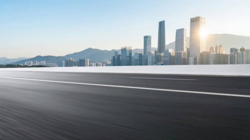 城市天际线与高速公路图片