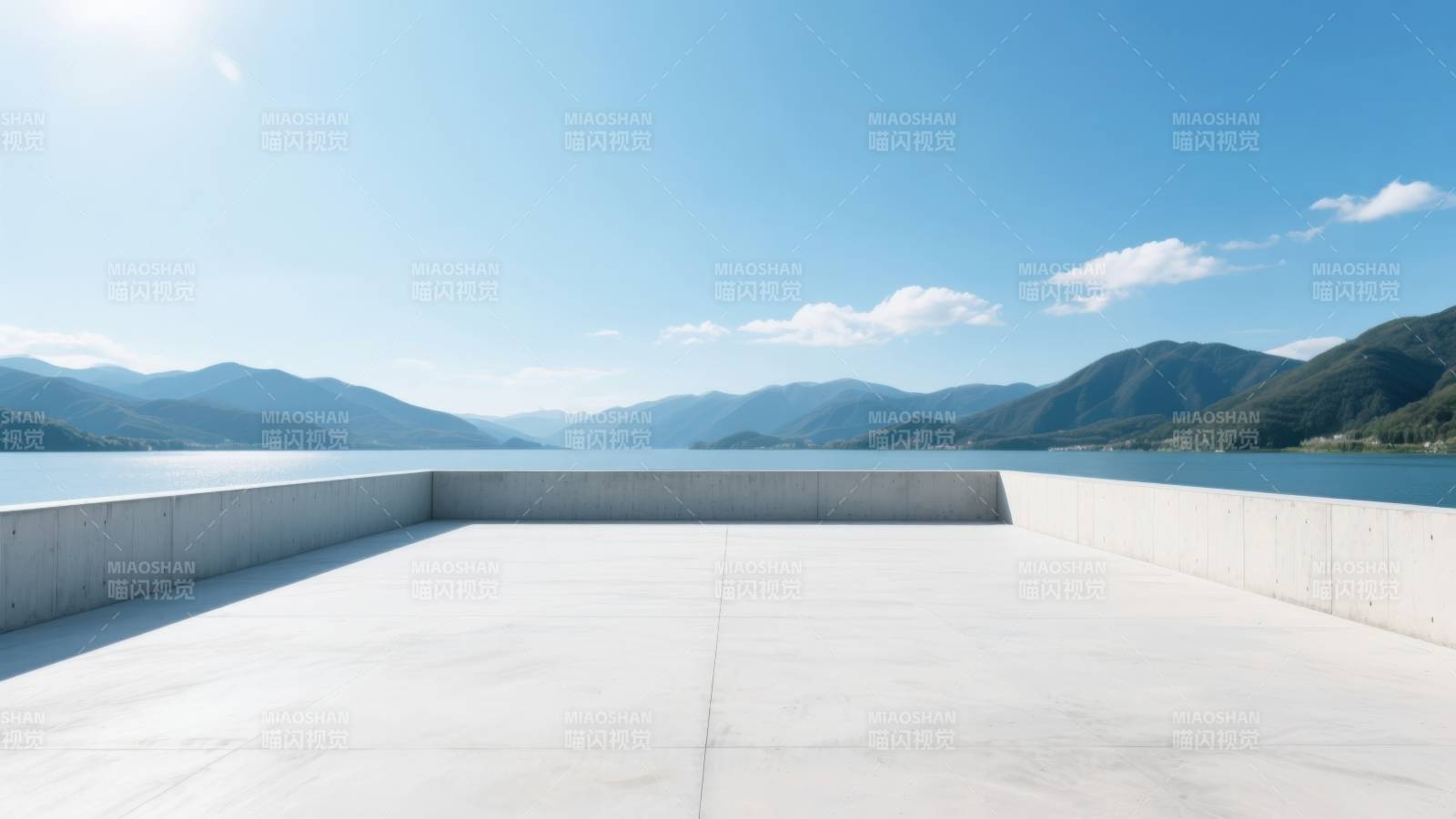 湖畔露台远山美景图片