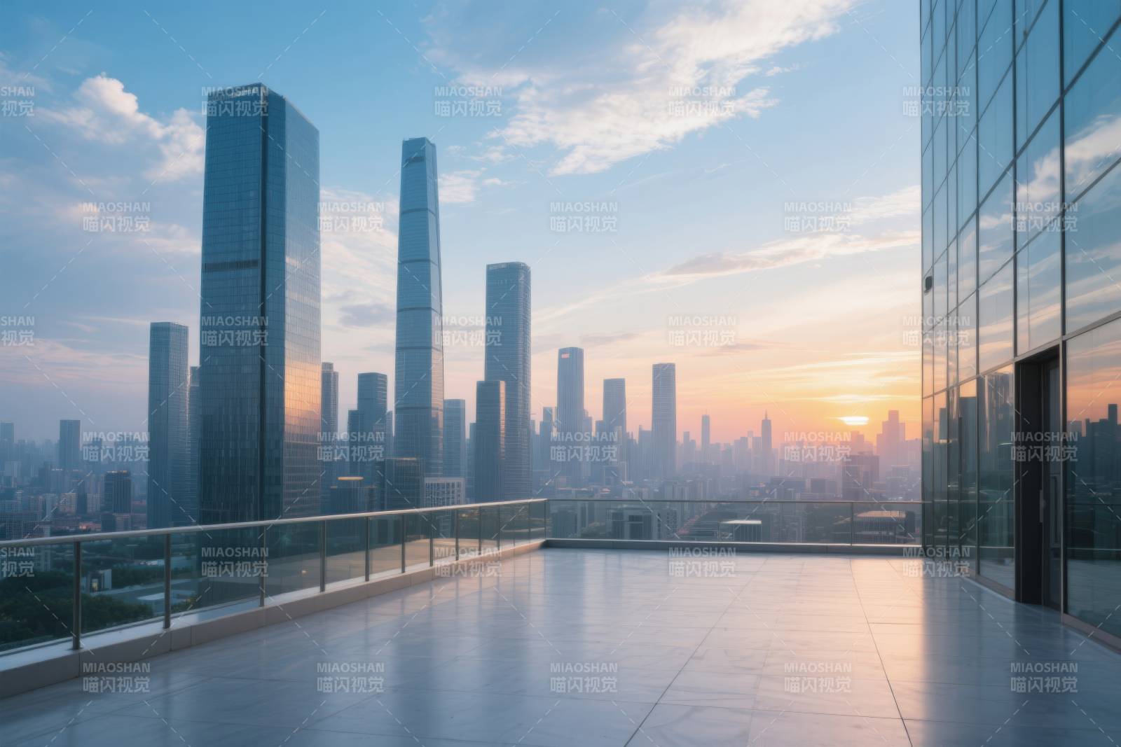 城市天际线日落景观图片