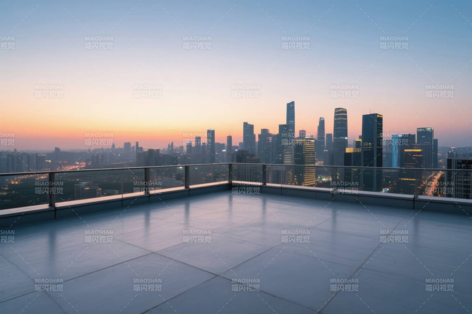 城市天际线日落景观图片