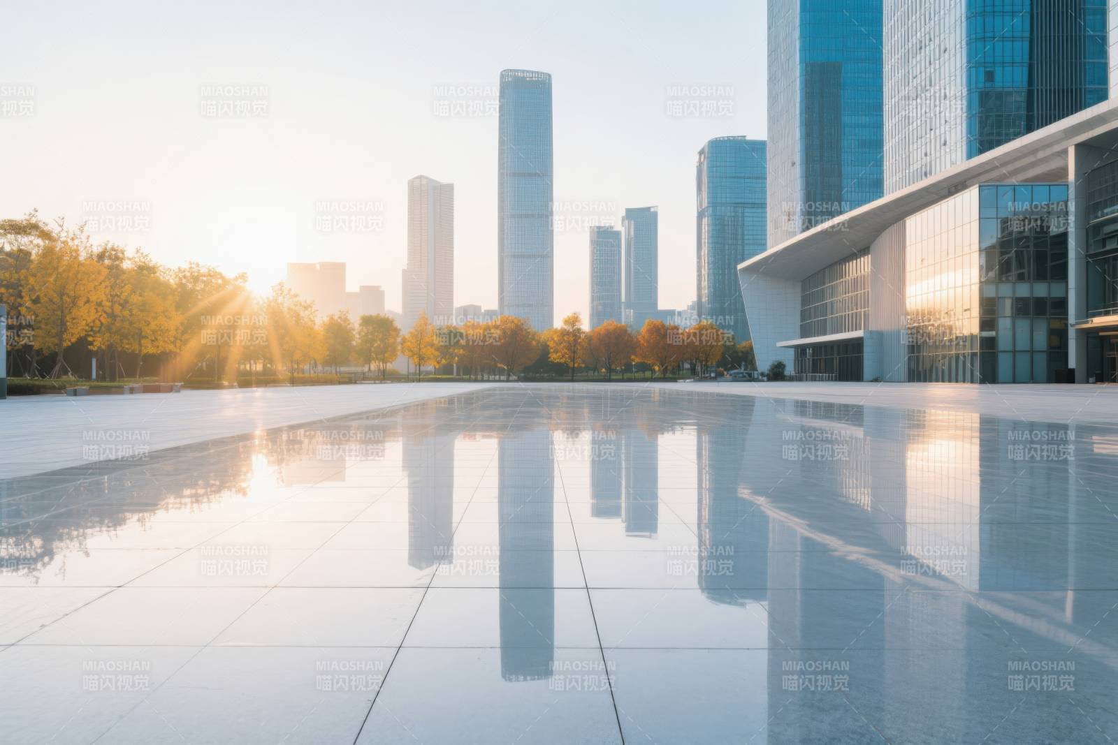 城市阳光下的现代建筑图片