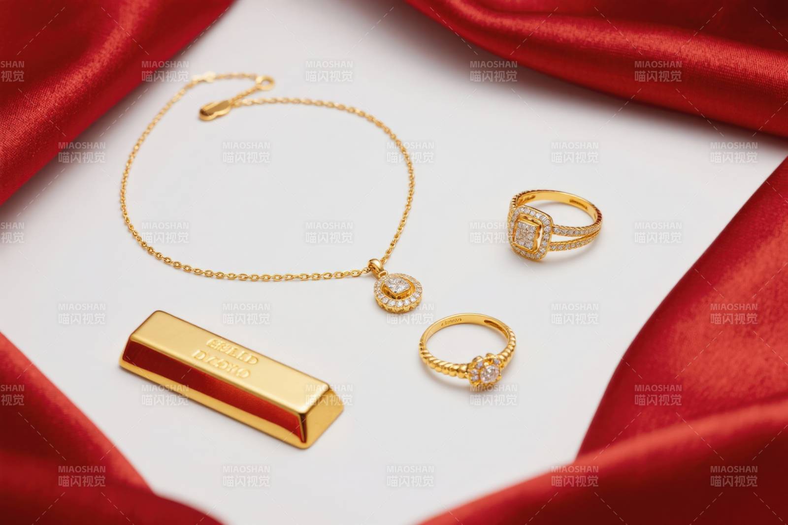 金色珠宝与金条展示图片