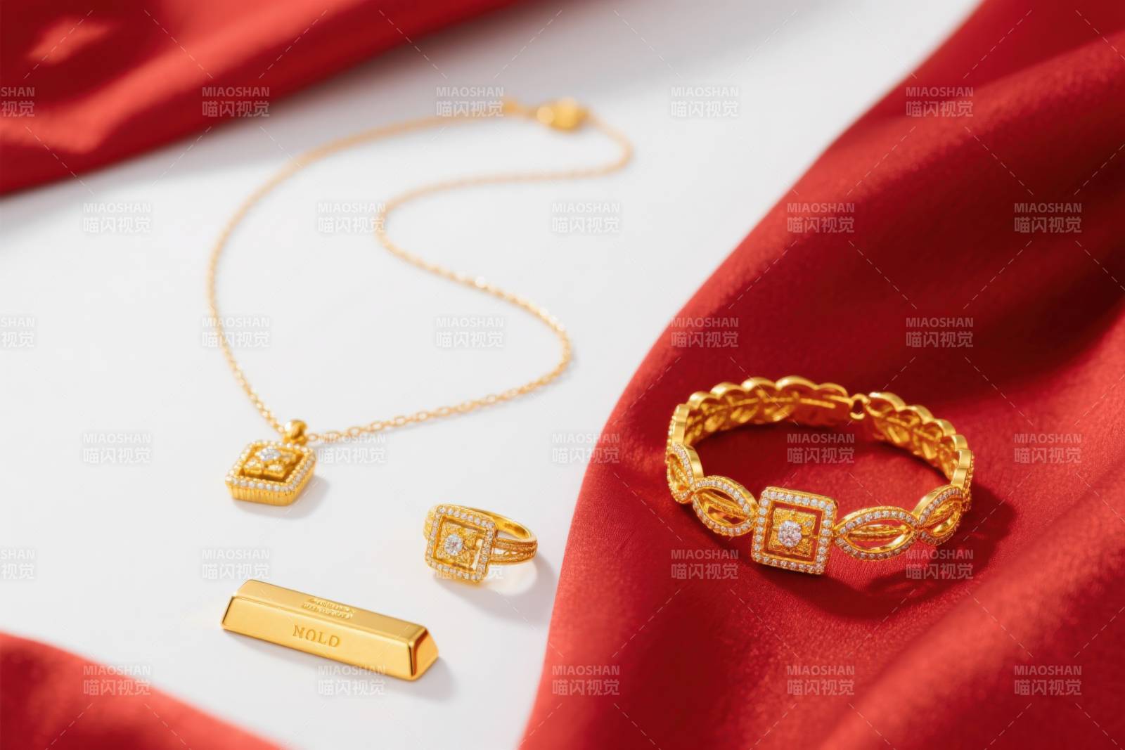 金色珠宝饰品展示图片