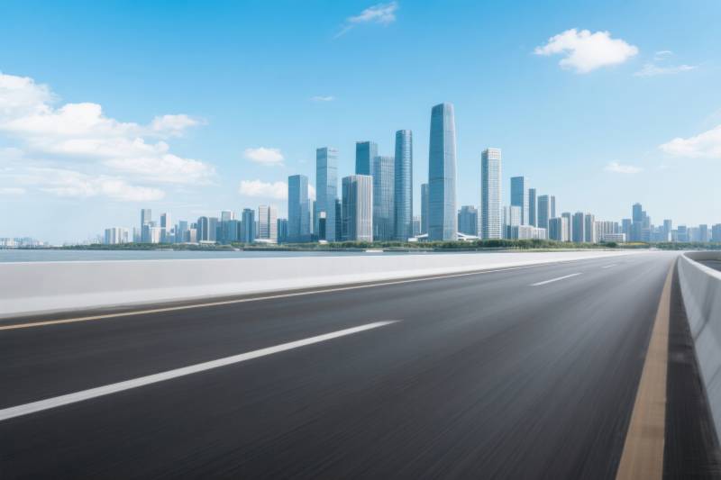 城市天际线与高速公路图片