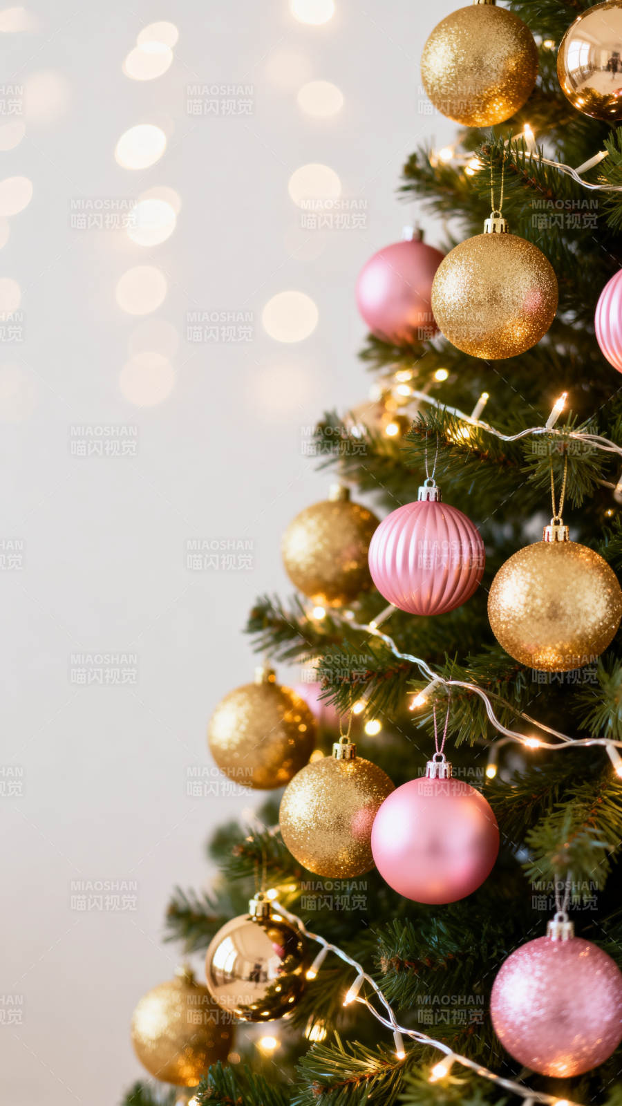 金色粉色圣诞树节日装饰图片