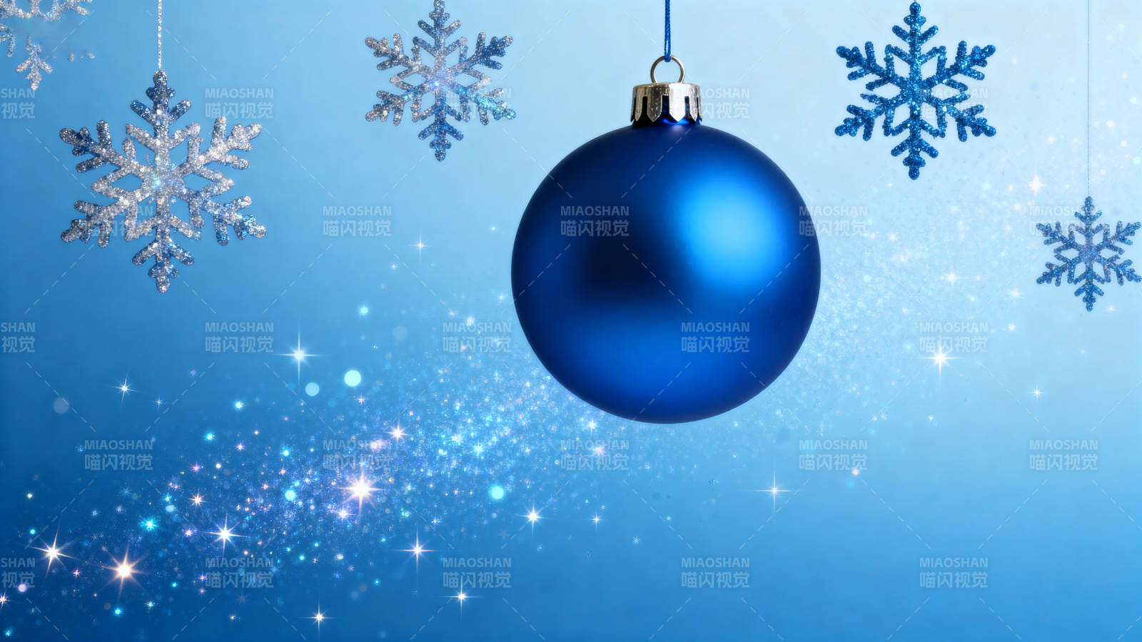 蓝色圣诞球与雪花装饰图片