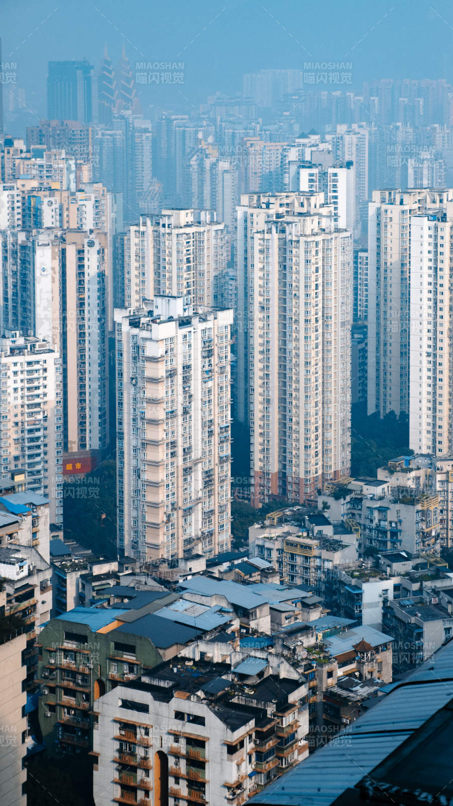 城市高楼林立图片