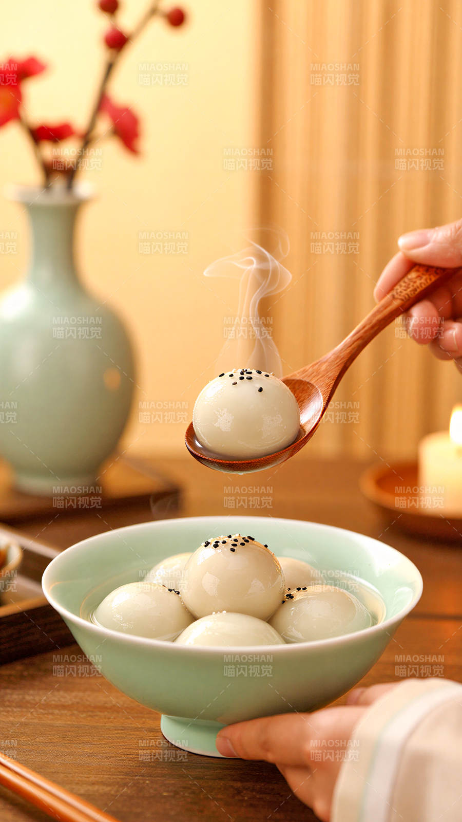 热腾腾的汤圆图片