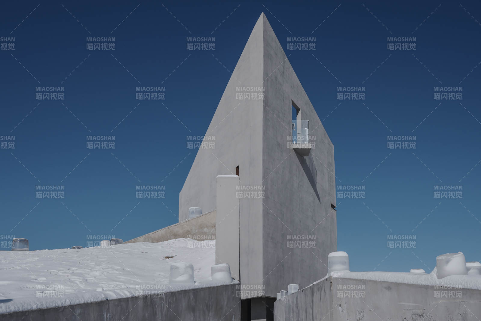 雪中涝利海游牧人灯塔现代建筑图片