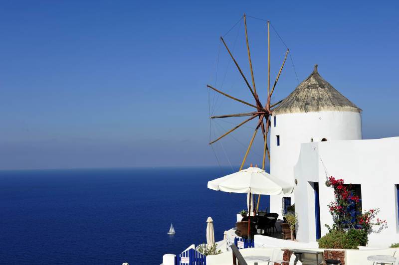 希腊风车海景图片