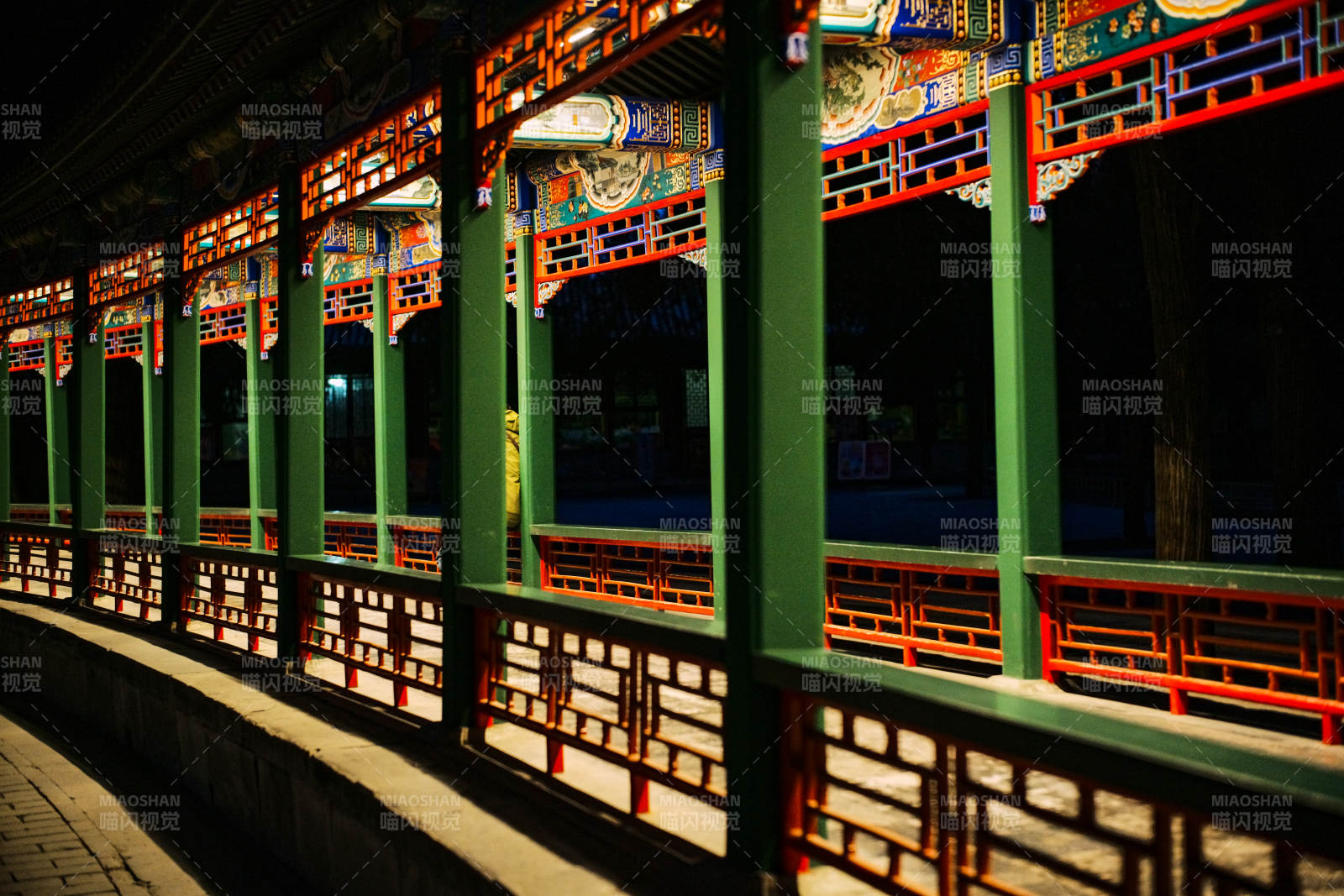 颐和园古色古香的长廊图片