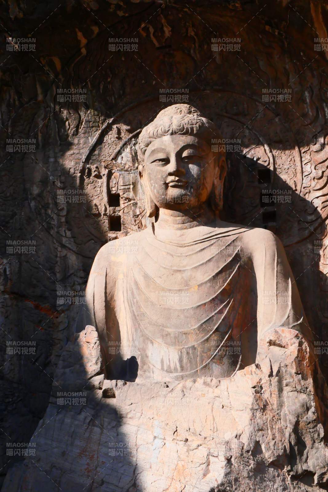 石窟佛像静坐～龙门石窟图片