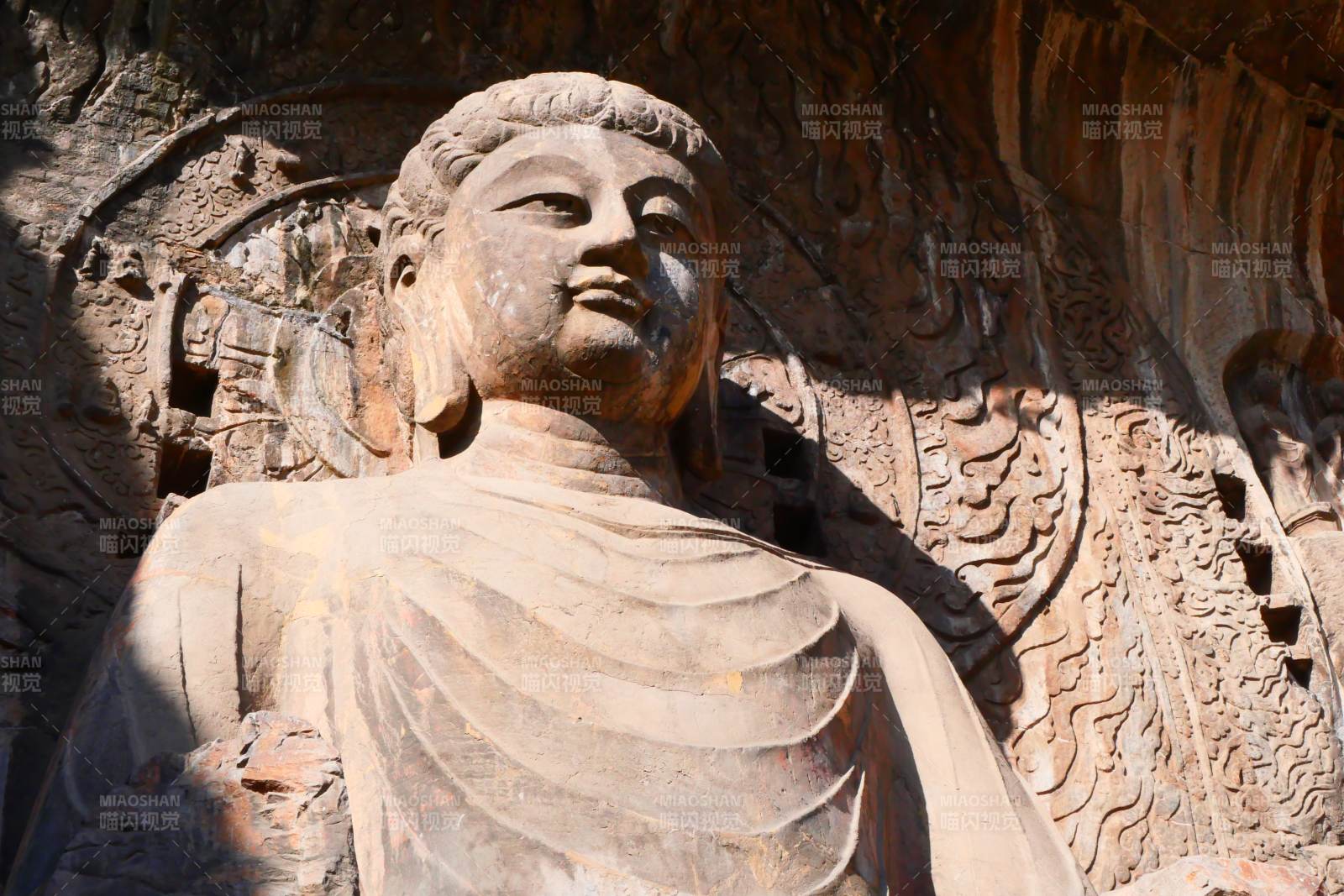 石窟佛像雕刻~卢舍那大佛图片