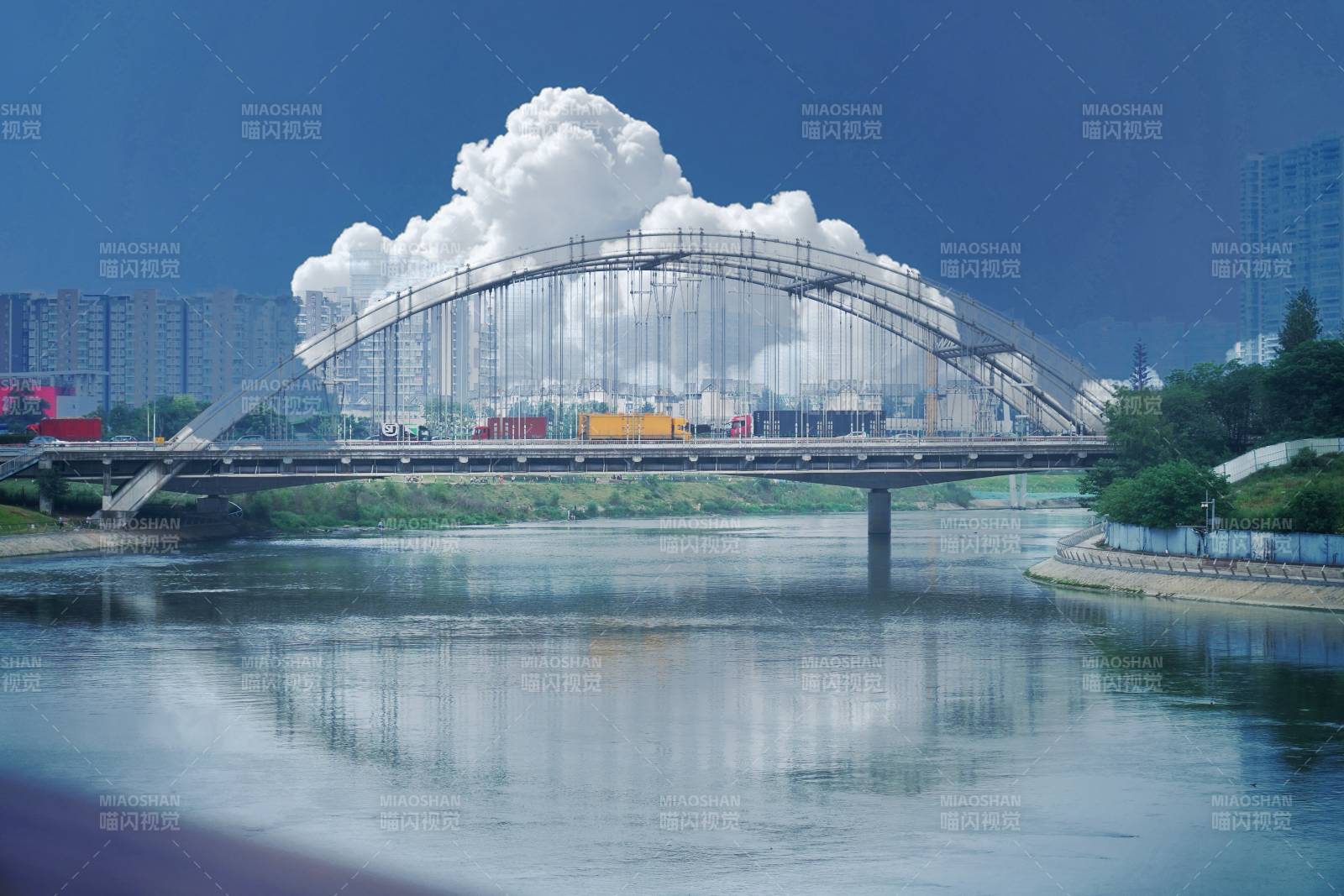 交子公园拱桥映水云天图片