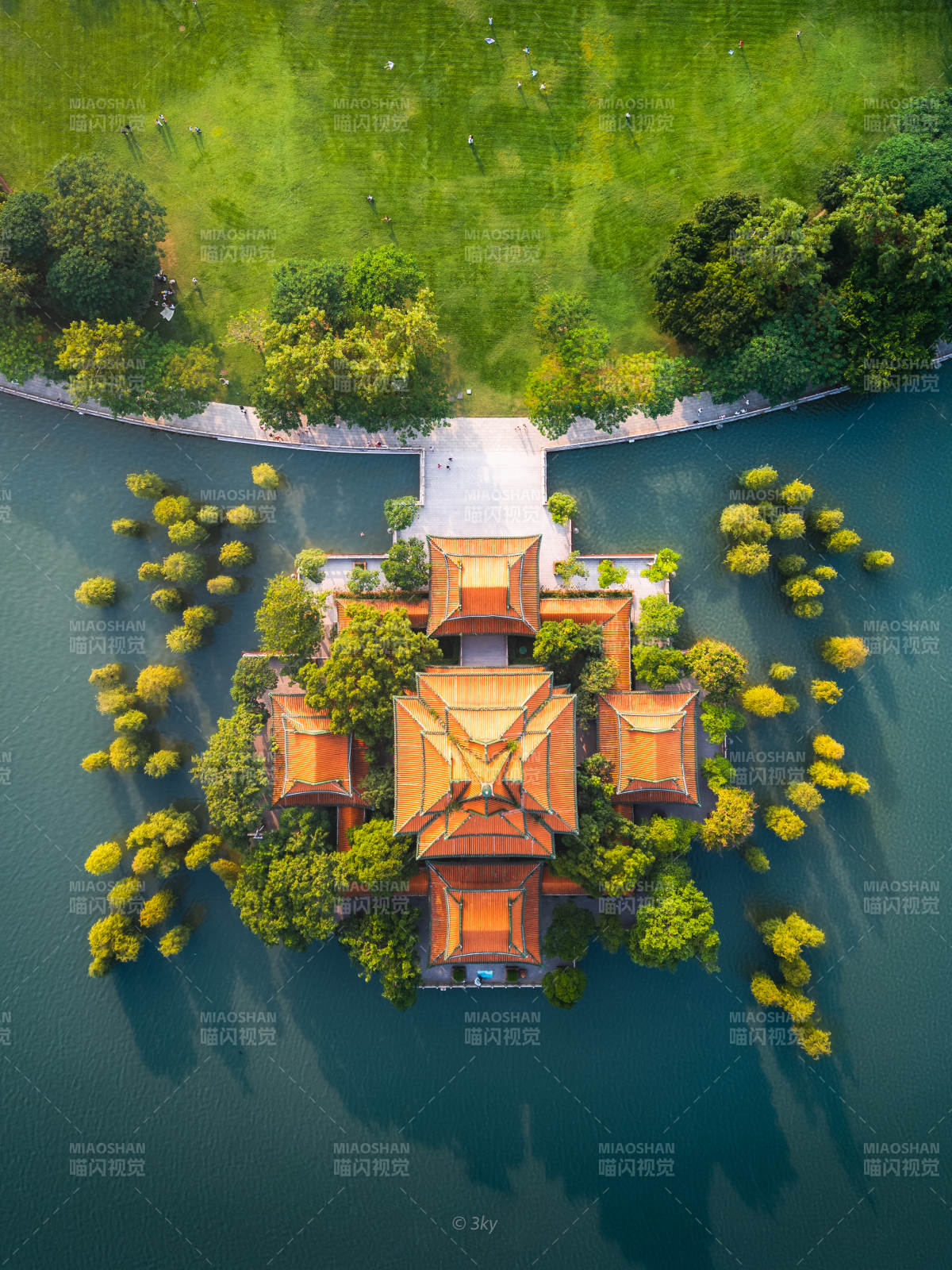 湖心古亭航拍图图片