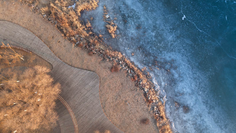 冰湖秋岸棋盘山风景区图片