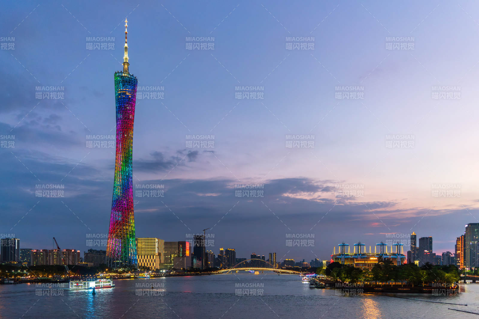 广州塔江畔黄昏风光广州塔夜景璀璨图片