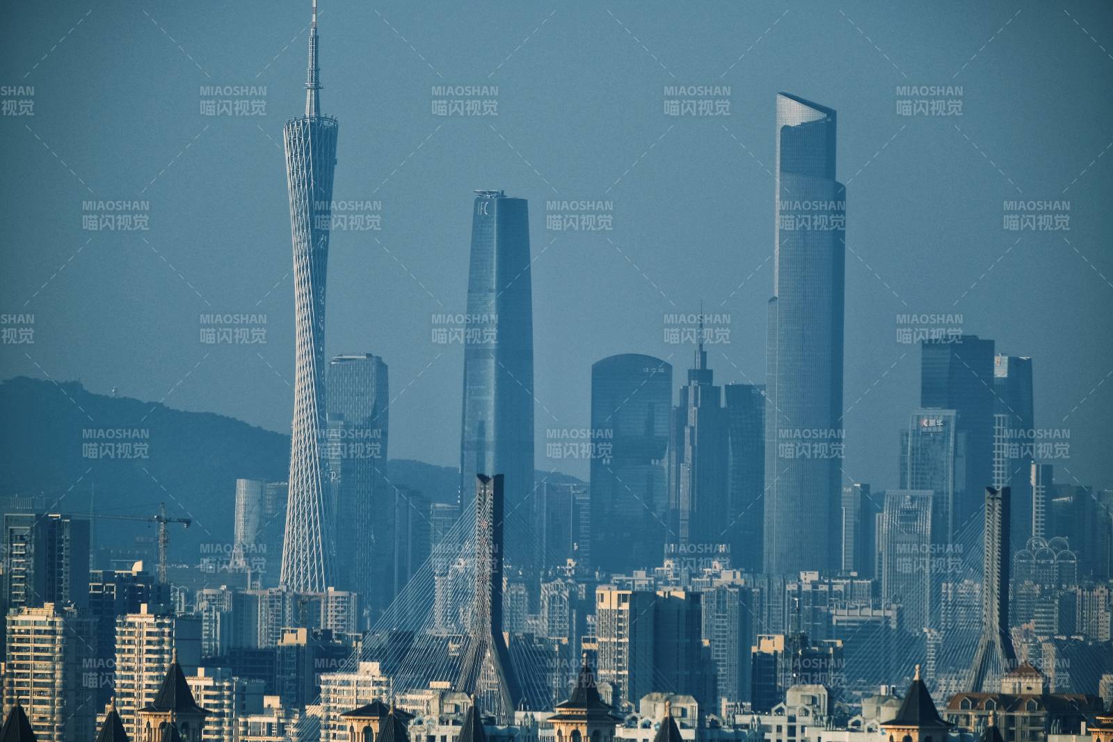 广州塔与城市天际线图片