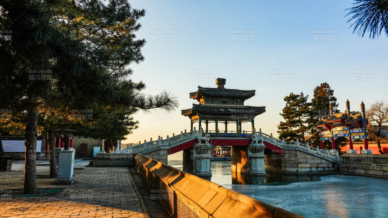 颐和园古桥映水 亭台生辉图片