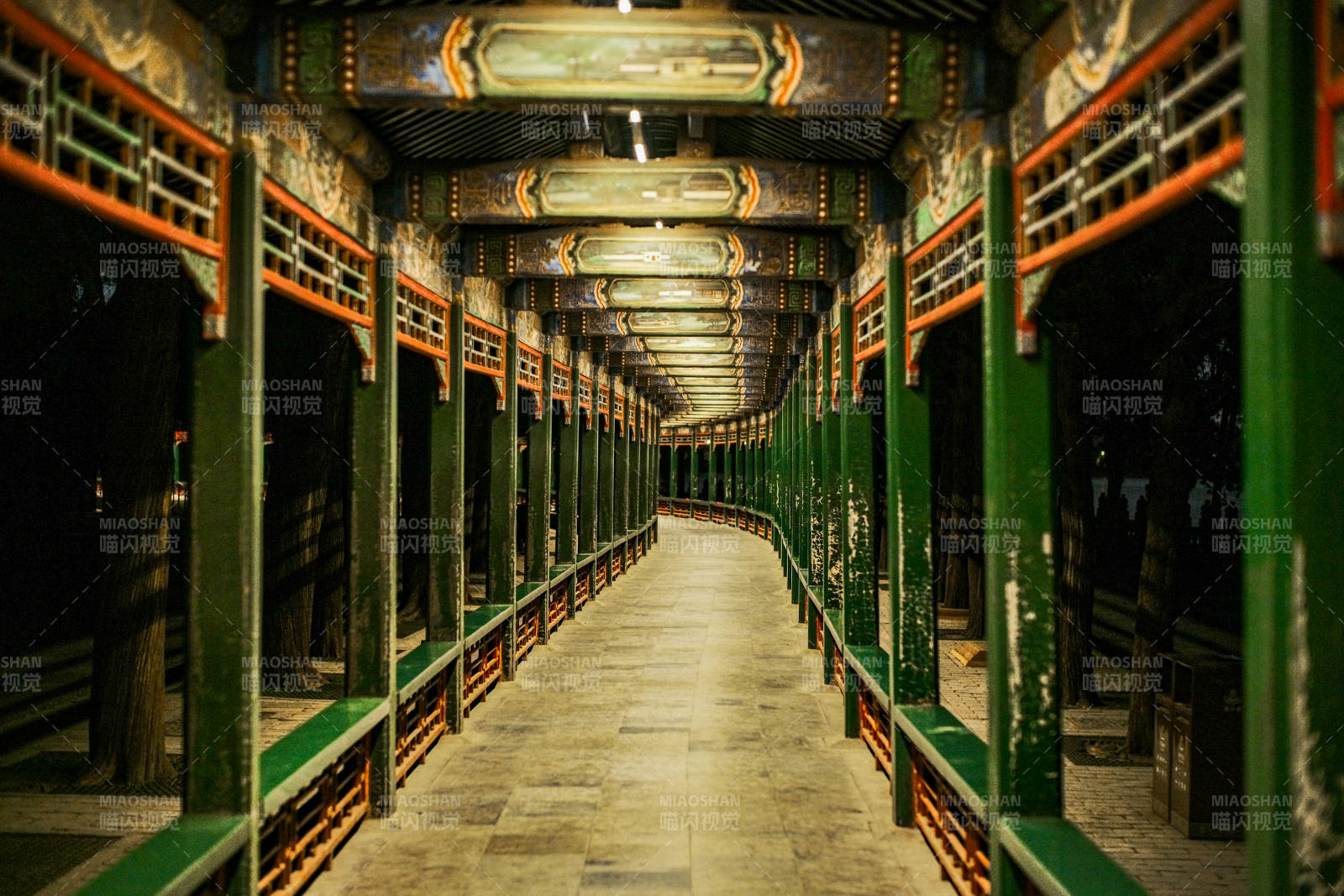 颐和园长廊幽深古韵浓图片