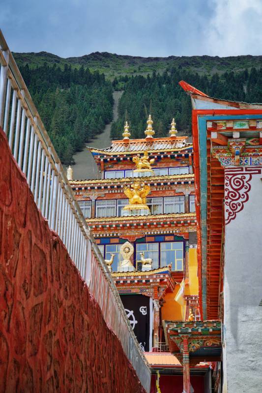 措卡湖藏式寺庙风光图片