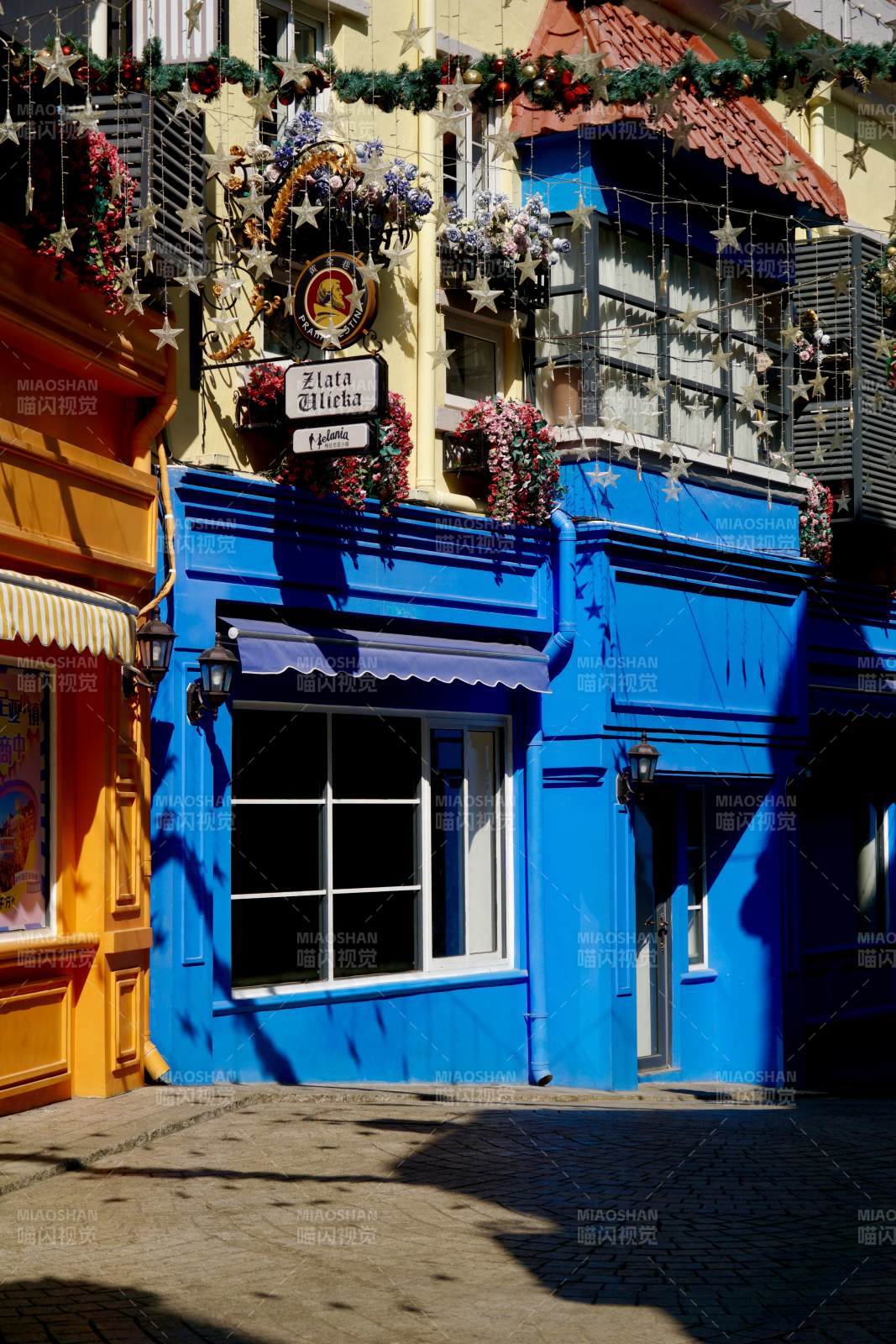 蓝色小屋节日装饰图片