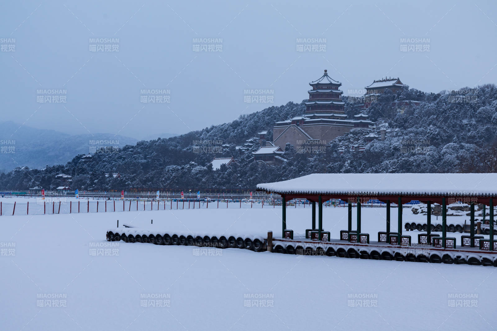 雪覆古亭山景 颐和园图片